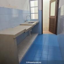 Direct access to Dash Hiway, tip-top condition, strategic location.