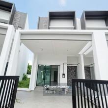 Brand new freehold 2.5 storey for sales !