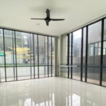 4-sty Super Link House with Lift for Sale