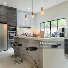 Renovated house . Move in condition !