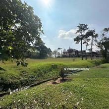 World-class Golf Course & Beautiful Resort Lake. 15 mins to KL City