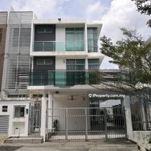 Villa Laman Cahaya Semi D For Auction