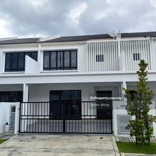 Freehold Sejati Lakeside Terrace House