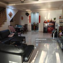 Taman bukit serdang 2.5storey terrace house 