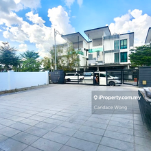 Bungalow Build-up 3 storey Semi-D House with Ample Parking area