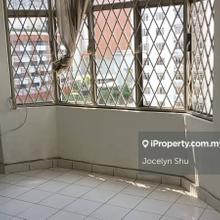 Walking distance to Paradigm mall easy to access LDP kelana jaya 