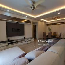 High Floor Unit With Palace View