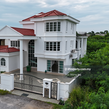 Newly refurbished bungalow with huge balcony / rooftop garden 