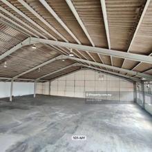 Beside mainroad Bukit Kemuning warehouse 300amp container easy access