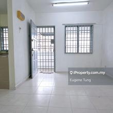 Mid Floor, Good Location, Bright unit
