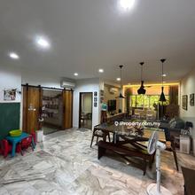 Damansara vila Condominium 