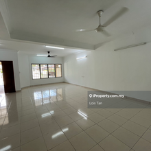 2.5 storeys terrace house newly refurnished house