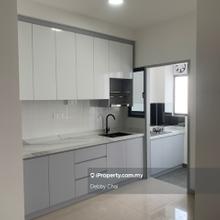4r2b Partly furnish, near schools, shops and mall