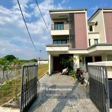 Elegan Residensi Townhouse Ground Floor Unit with Land For Rent