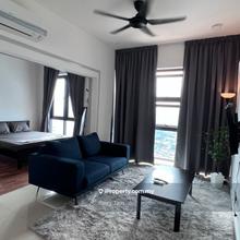 Short walk to Jaya One Mall, short drive to MRT and LRT station