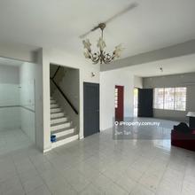 Endlot Terrace House in Kota Kemuning