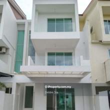 3 storey superlink gated guarded 