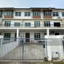 Good Condition & Fasing Open 3 Storey Terrace Call Echo For Viewing