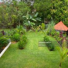 Big garden area bungalow house 