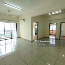 Well Maintained Unit Prime Location Facing East