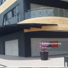 Retail shop at lower ground level 