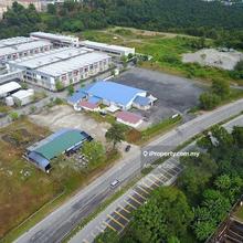 Great community. Near universities, schools, shops, and airports