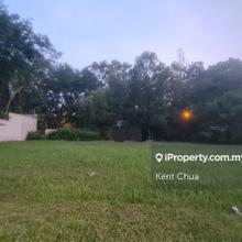 Limited adjoining lot!