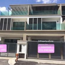 Freehold Modern 3-Storey Link House For Sale