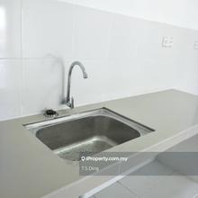 Good condition and near shoplots
