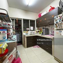 Beautiful Unit , Fully Renovation , Facing Lake