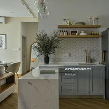 Walk distance to LRT, Park and Pavilion 2 / Freehold / Free Furnished