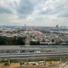 Modern and Spacious Unit with LRT Facilities ( link bridge 3min walk )