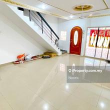 Freehold Renovated Unit & Extended Kitchen