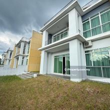 3 storey bungalow with lake view