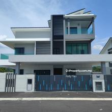 New Luxury 2.5 Storey Bungalow at Goshen