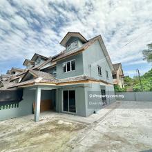 Limited & Renovated & Facing Empty 2.5 Storey Corner Lot With Big Land