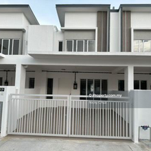 Lyra Sendayan Double Storey For Rent