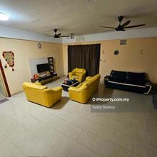 Good condition spacious semi-d