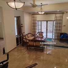 Nice designed tip top condition move in surrounding by golf