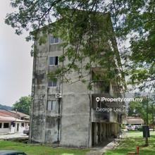 Flat House, Air Putih