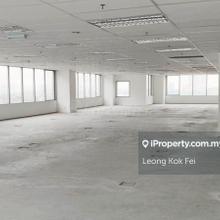 Prime location in Uptown 5, surrounded by banks and a variety of F&B.