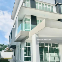 3 sty Semi D, Brand new, Gated guarded