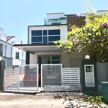Near bech 3 Storey semi-d house with clubhouse
