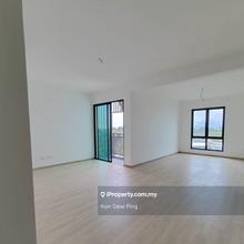 Brand New Vantage Tamu Apartment For Sale!  Stampin tengah