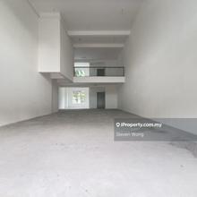 Old klang Road Facing roadside 