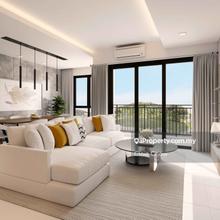 Exclusive private condo with lake view, 15mins to One-Utama Mall