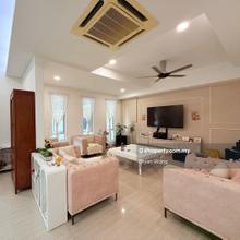 Fully Renovated Semi d condition very nice