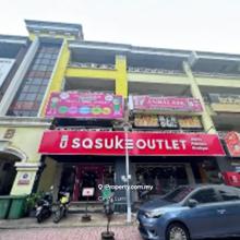 Near LRT, Park, Shops, Restaurants