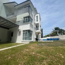 Corner Unit with Huge Land