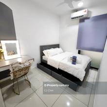 Beautiful reno condition fully furnish unit for rent highpark